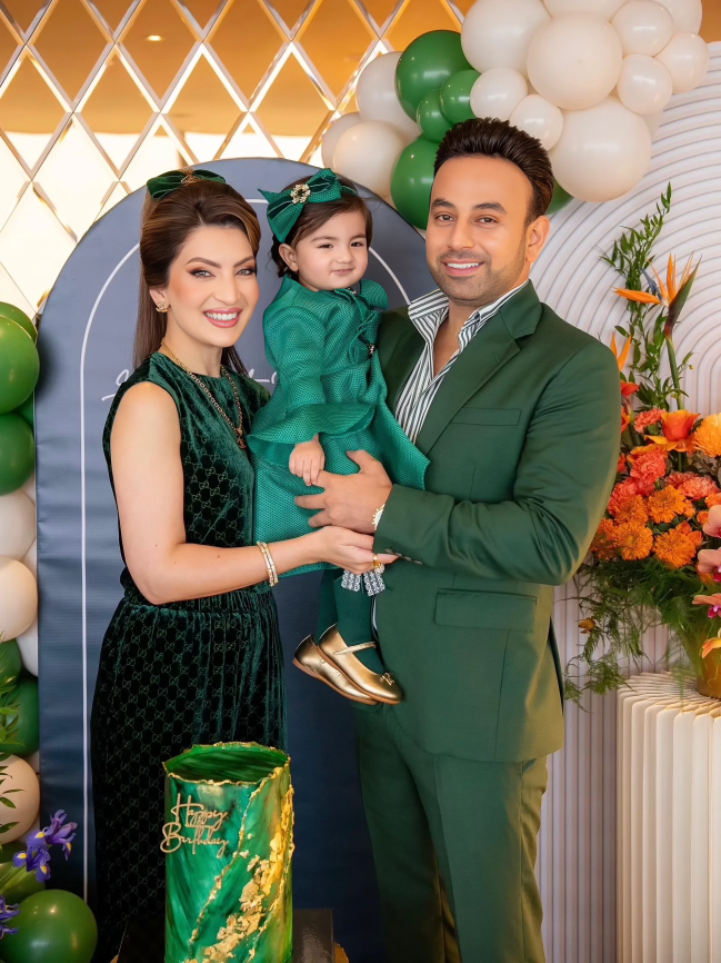 വെറും ₹50,000 ഉപയോഗിച്ച് വെറും 15-ാം വയസ്സിൽ അദ്ദേഹം തന്റെ ആദ്യ ബിസിനസായ ഒരു ഗ്രോസറി കട ആരംഭിച്ചു.